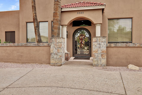 Oasis on Yucca Front View 3
